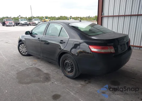 2011 Toyota Camry Le z USA, uszkodzony, nr VIN 4T1BF3EK7BU127824